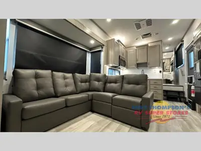 2025 Grand Design Influence photo 9