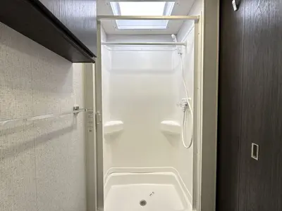 2027 Winnebago Suncruiser photo 37