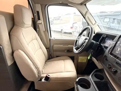 2027 Winnebago Suncruiser photo 19