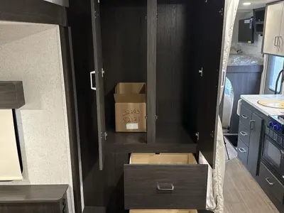 2027 Winnebago Suncruiser photo 47