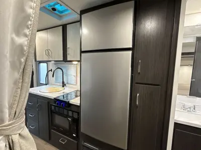 2027 Winnebago Suncruiser photo 28
