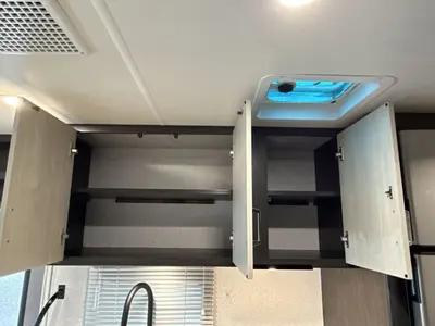 2027 Winnebago Suncruiser photo 33
