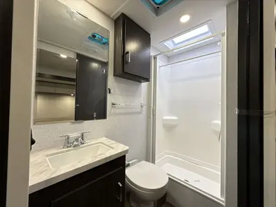 2027 Winnebago Suncruiser photo 36