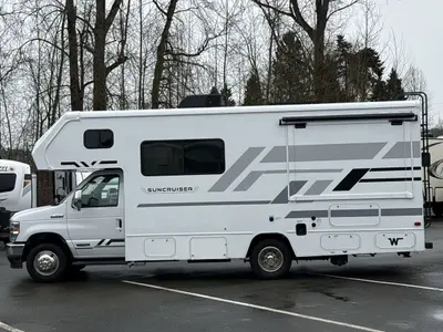 2027 Winnebago Suncruiser photo 6