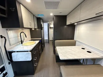 2027 Winnebago Suncruiser photo 40