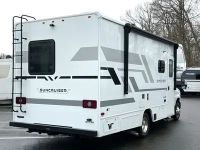 2027 Winnebago Suncruiser photo 9