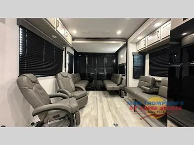 2025 Grand Design Momentum G-Class photo 7