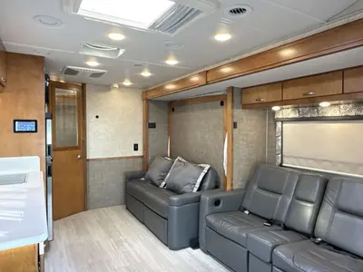 2022 Renegade Villagio photo 29