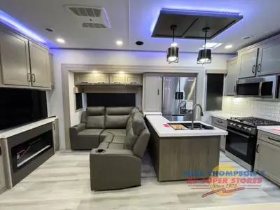 2025 Grand Design Momentum M-Class photo 10