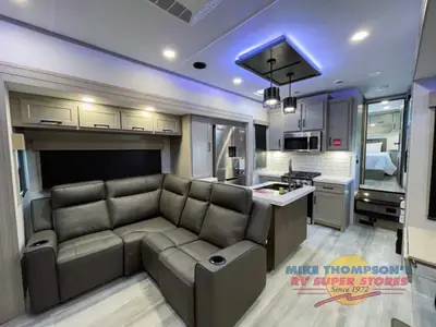 2025 Grand Design Momentum M-Class photo 7