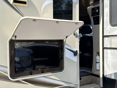 2015 Thor Motor Coach Citation photo 11