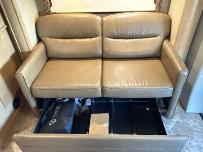 2015 Thor Motor Coach Citation photo 50