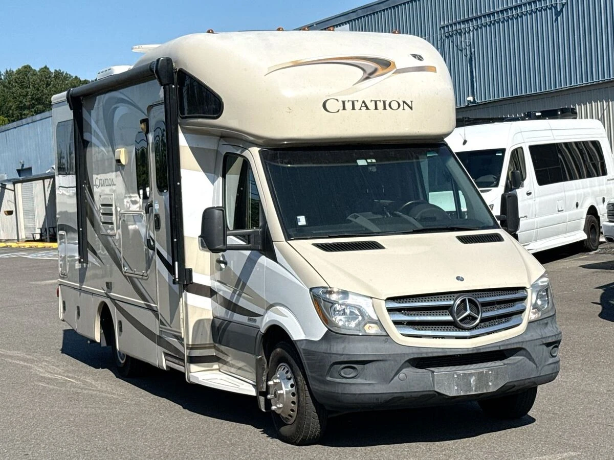 2015 Thor Motor Coach Citation exterior