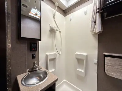 2017 Thor Motor Coach Siesta photo 42