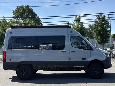 2027 Outside Van Syncline photo 10