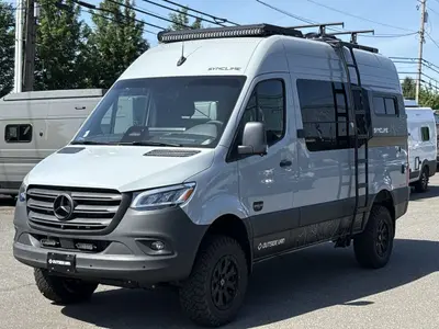 2027 Outside Van Syncline photo 5
