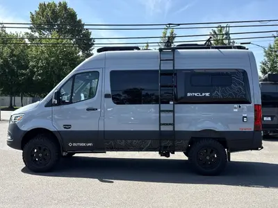 2027 Outside Van Syncline photo 6