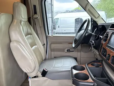 2017 Thor Motor Coach Quantum photo 19