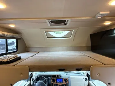 2017 Thor Motor Coach Quantum photo 38