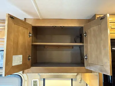 2017 Thor Motor Coach Quantum photo 32