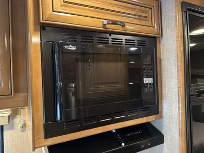 2017 Thor Motor Coach Quantum photo 44