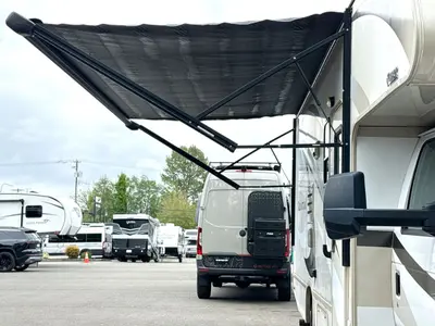 2017 Thor Motor Coach Quantum photo 16