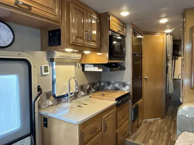 2017 Thor Motor Coach Quantum photo 26