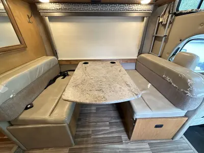 2017 Thor Motor Coach Quantum photo 46