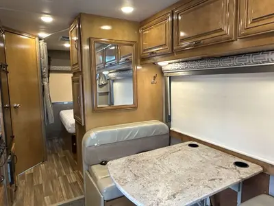 2017 Thor Motor Coach Quantum photo 27