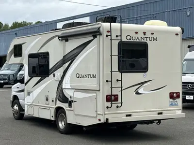 2017 Thor Motor Coach Quantum photo 7