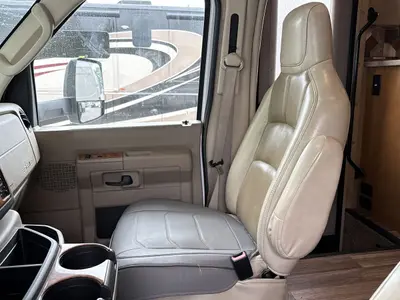 2017 Thor Motor Coach Quantum photo 20