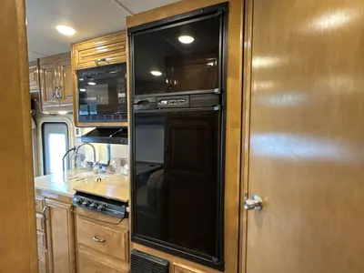 2017 Thor Motor Coach Quantum photo 28