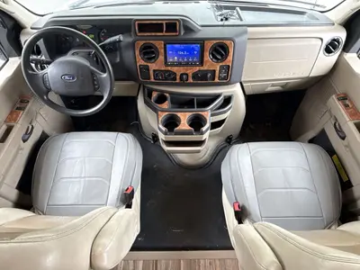 2017 Thor Motor Coach Quantum photo 40