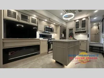 2025 Grand Design Solitude photo 10