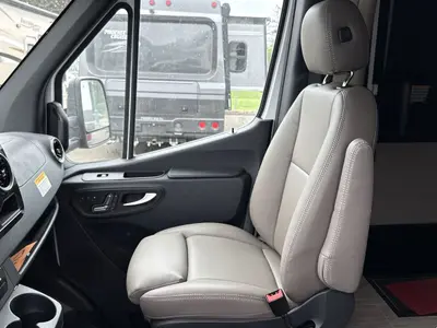 2027 Winnebago Navion photo 22