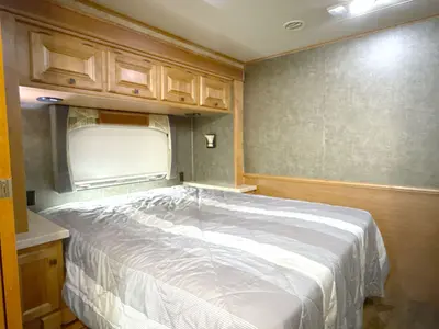 2011 Tiffin Motorhomes Allegro photo 35