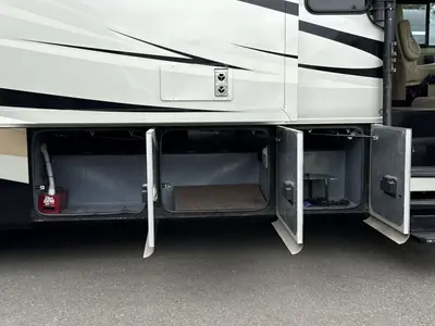 2011 Tiffin Motorhomes Allegro photo 40