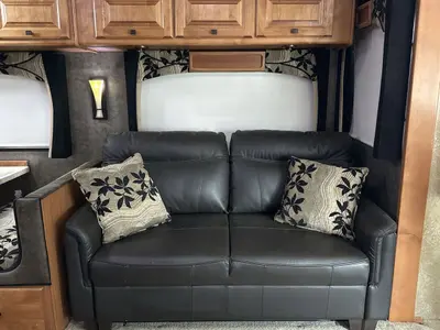 2011 Tiffin Motorhomes Allegro photo 49