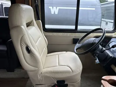 2011 Tiffin Motorhomes Allegro photo 20