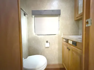 2011 Tiffin Motorhomes Allegro photo 38