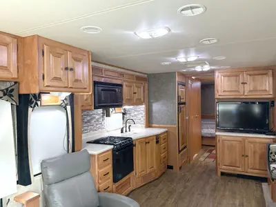 2011 Tiffin Motorhomes Allegro photo 26
