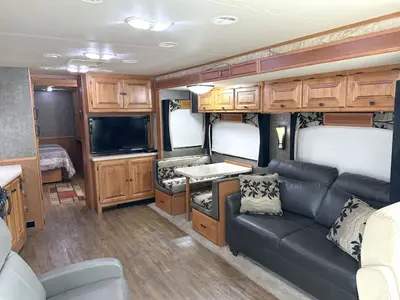 2011 Tiffin Motorhomes Allegro photo 27