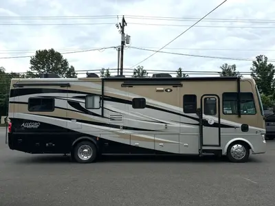 2011 Tiffin Motorhomes Allegro photo 10