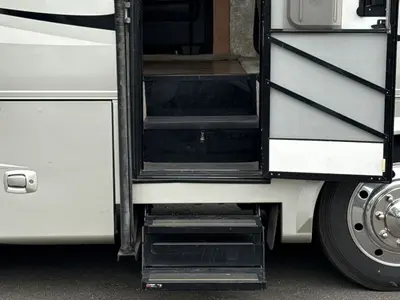 2011 Tiffin Motorhomes Allegro photo 19