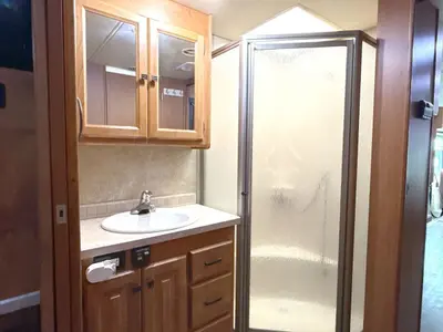 2011 Tiffin Motorhomes Allegro photo 37