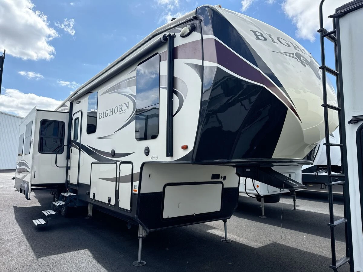 2018 Heartland Bighorn exterior