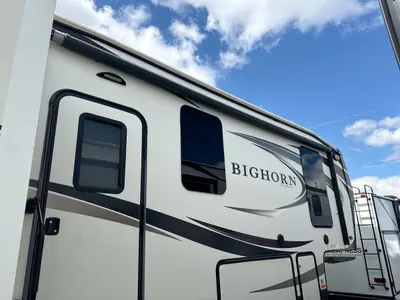 2018 Heartland Bighorn photo 4