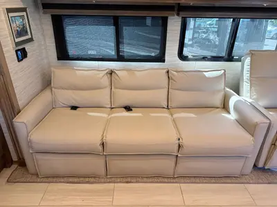 2026 Tiffin Motorhomes Allegro Red photo 24