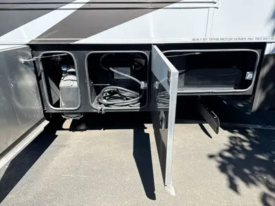 2026 Tiffin Motorhomes Allegro Red photo 18