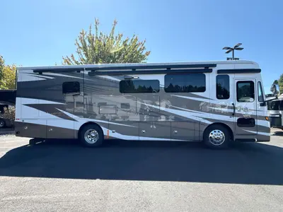2026 Tiffin Motorhomes Allegro Red photo 10
